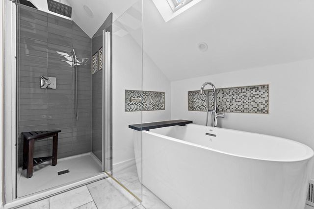 1850 N Arlington PLACE, Milwaukee, WI 53202