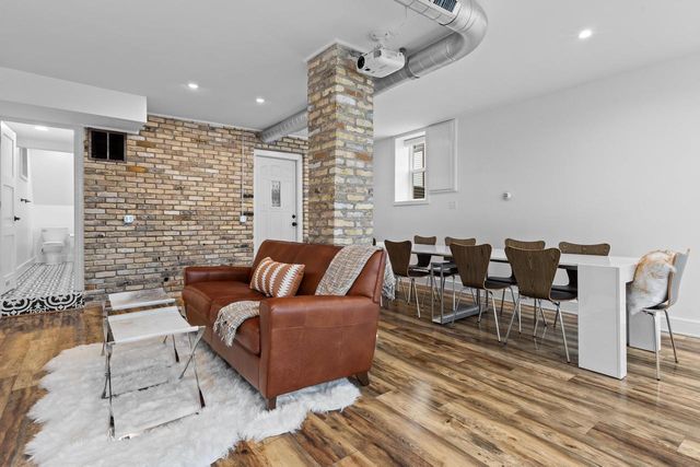 1850 N Arlington PLACE, Milwaukee, WI 53202