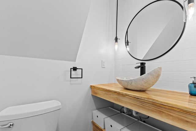 1850 N Arlington PLACE, Milwaukee, WI 53202