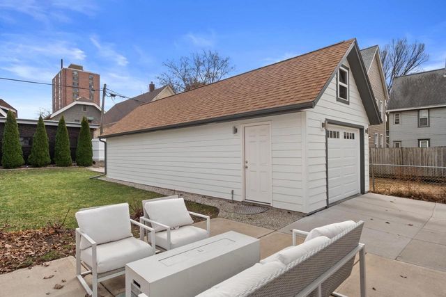 1850 N Arlington PLACE, Milwaukee, WI 53202