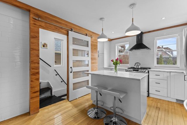 1850 N Arlington PLACE, Milwaukee, WI 53202