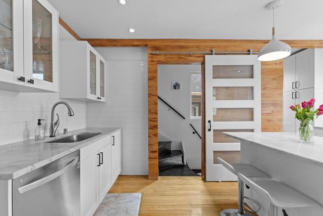 1850 N Arlington PLACE, Milwaukee, WI 53202