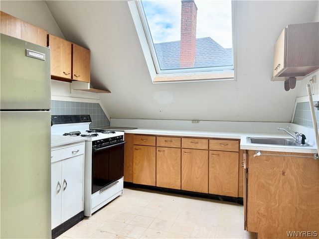 34 Saint James Place, Buffalo, NY 14222