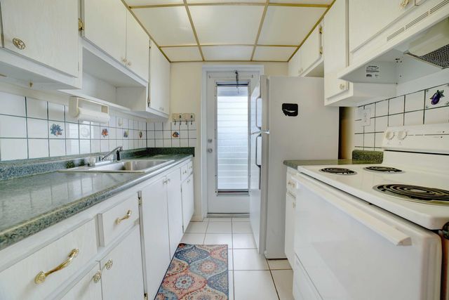 1117 Lake Terrace 210, Boynton Beach, FL 33426