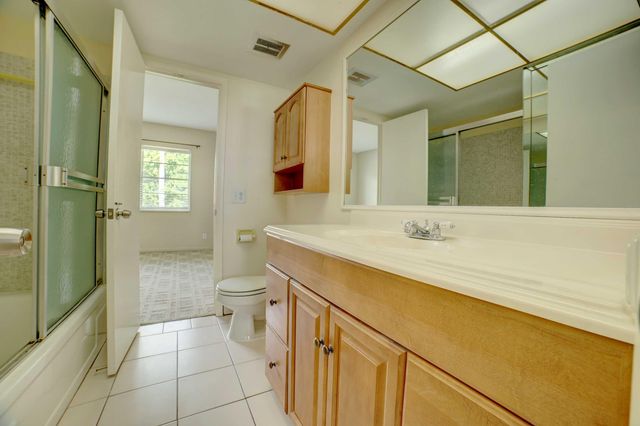 1117 Lake Terrace 210, Boynton Beach, FL 33426