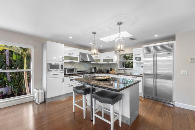 811 Palm Trail, Delray Beach, FL 33483