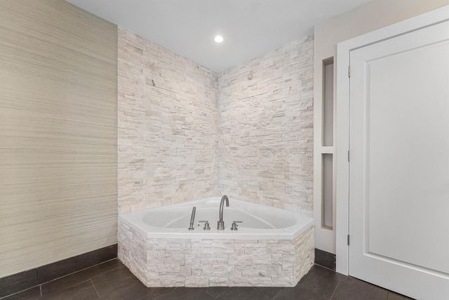 811 Palm Trail, Delray Beach, FL 33483