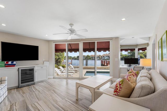 811 Palm Trail, Delray Beach, FL 33483