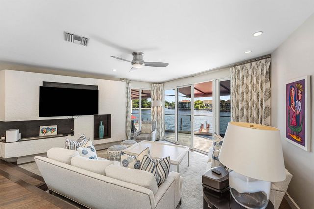 811 Palm Trail, Delray Beach, FL 33483