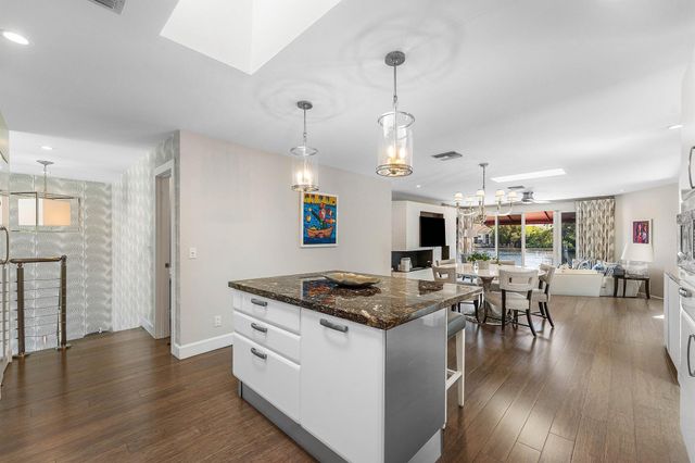 811 Palm Trail, Delray Beach, FL 33483