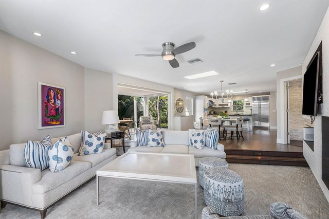 811 Palm Trail, Delray Beach, FL 33483