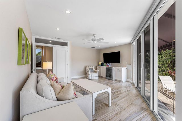 811 Palm Trail, Delray Beach, FL 33483