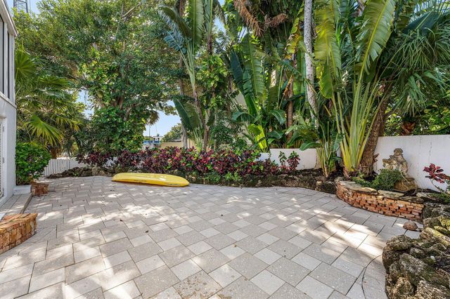 811 Palm Trail, Delray Beach, FL 33483