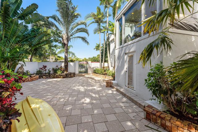 811 Palm Trail, Delray Beach, FL 33483