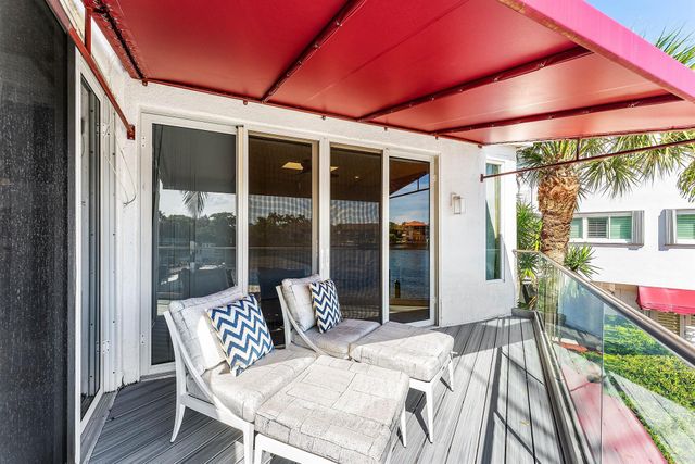 811 Palm Trail, Delray Beach, FL 33483