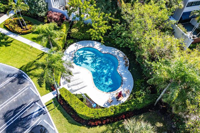 811 Palm Trail, Delray Beach, FL 33483