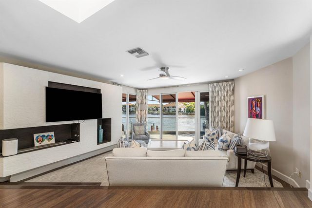 811 Palm Trail, Delray Beach, FL 33483