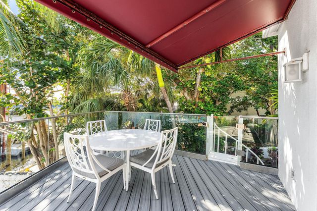 811 Palm Trail, Delray Beach, FL 33483