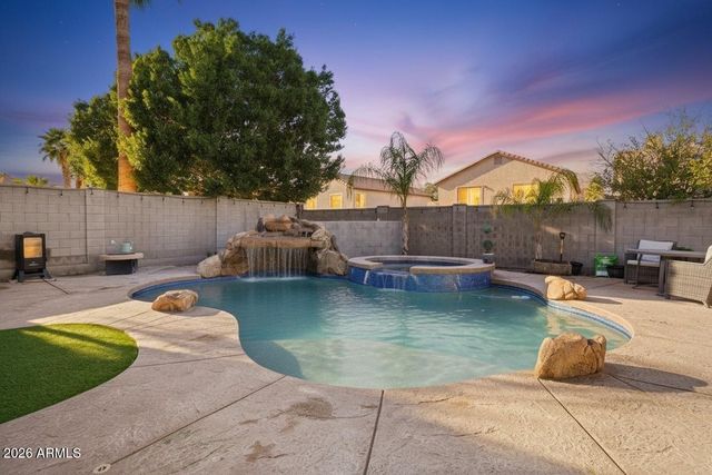 2018 E WAHALLA Lane, Phoenix, AZ 85024