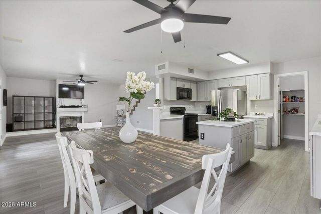 2018 E WAHALLA Lane, Phoenix, AZ 85024