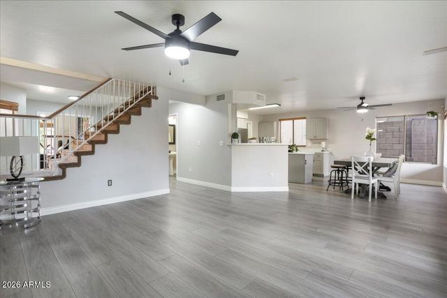 2018 E WAHALLA Lane, Phoenix, AZ 85024