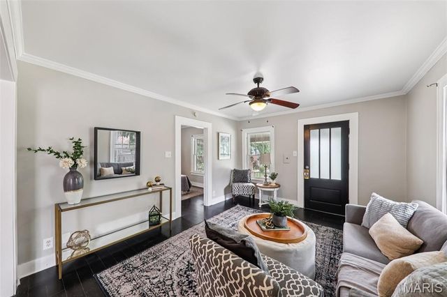 7426 Richmond Place, St Louis, MO 63143