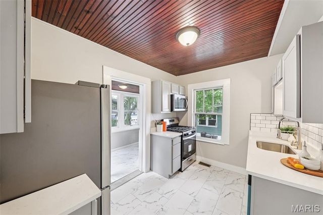 7426 Richmond Place, St Louis, MO 63143