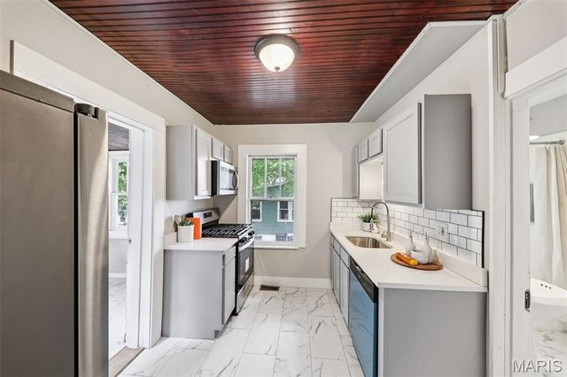 7426 Richmond Place, St Louis, MO 63143