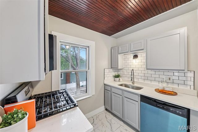 7426 Richmond Place, St Louis, MO 63143