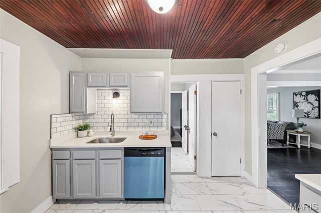 7426 Richmond Place, St Louis, MO 63143