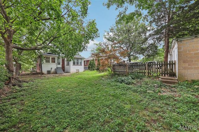 7426 Richmond Place, St Louis, MO 63143