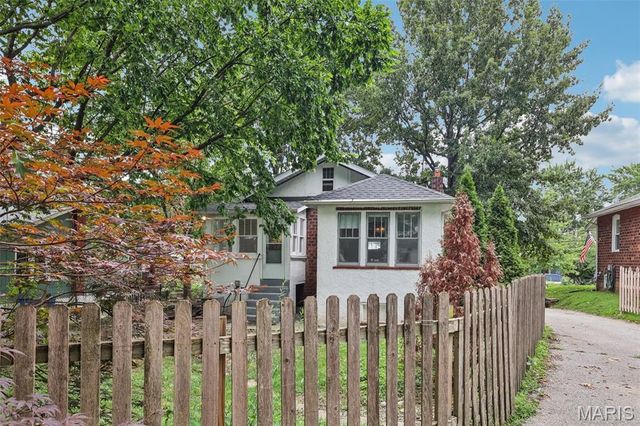 7426 Richmond Place, St Louis, MO 63143