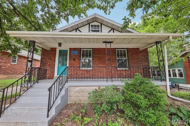 7426 Richmond Place, St Louis, MO 63143