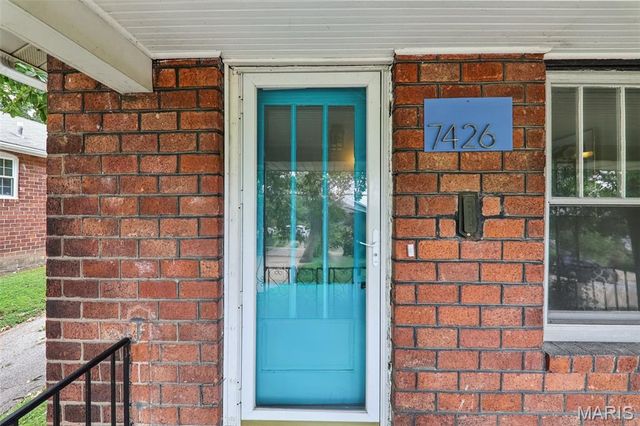 7426 Richmond Place, St Louis, MO 63143