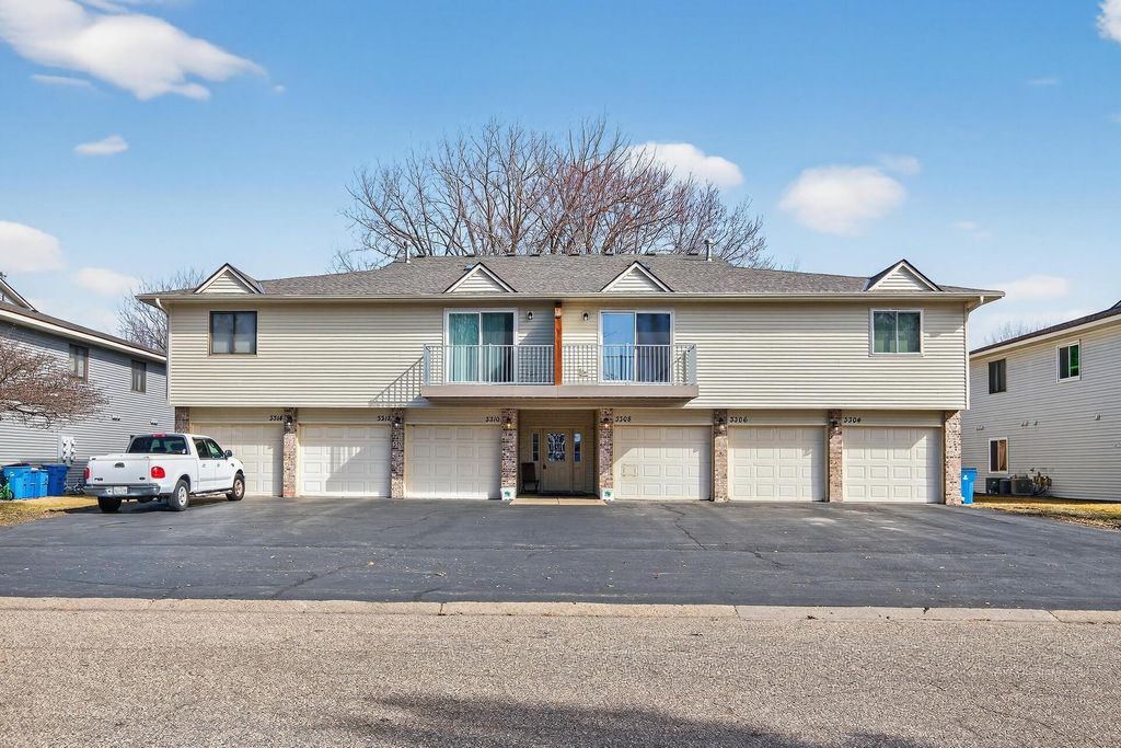 3306 Greenbrier Street 3306D, Vadnais Heights, MN 55127 — exterior