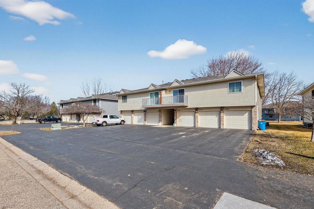 3306 Greenbrier Street 3306D, Vadnais Heights, MN 55127 — photo 2