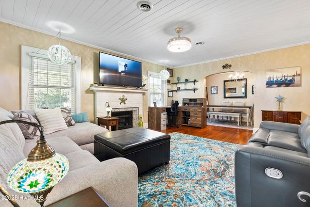 102 Lakeshore Drive, Lake Waccamaw, NC 28450