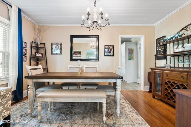 102 Lakeshore Drive, Lake Waccamaw, NC 28450