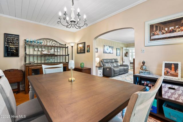 102 Lakeshore Drive, Lake Waccamaw, NC 28450