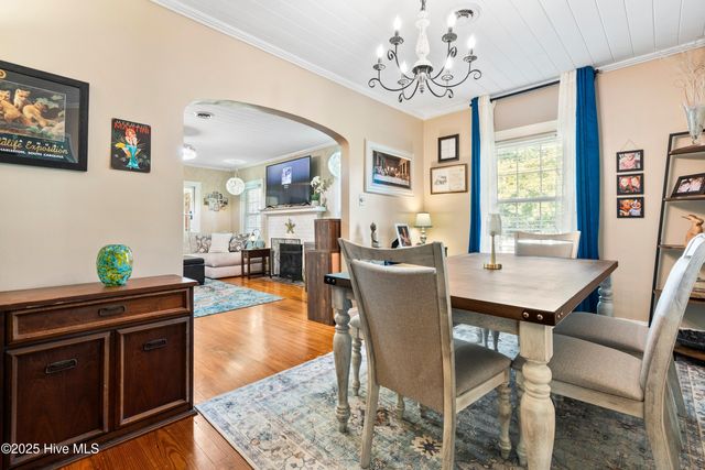 102 Lakeshore Drive, Lake Waccamaw, NC 28450