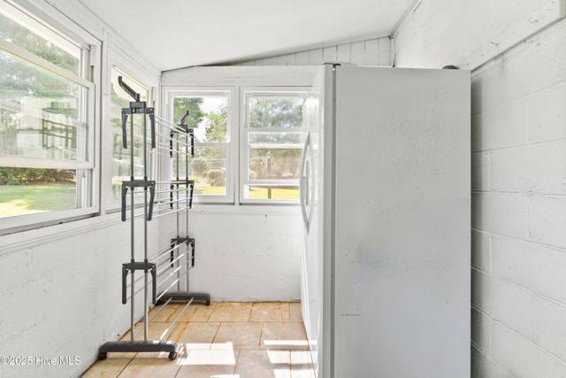 102 Lakeshore Drive, Lake Waccamaw, NC 28450