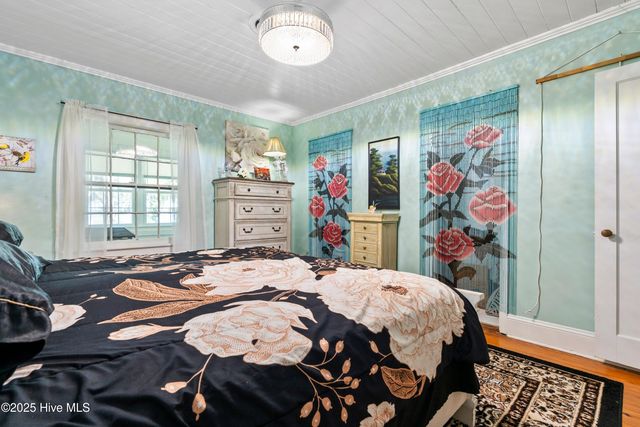 102 Lakeshore Drive, Lake Waccamaw, NC 28450