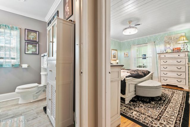 102 Lakeshore Drive, Lake Waccamaw, NC 28450