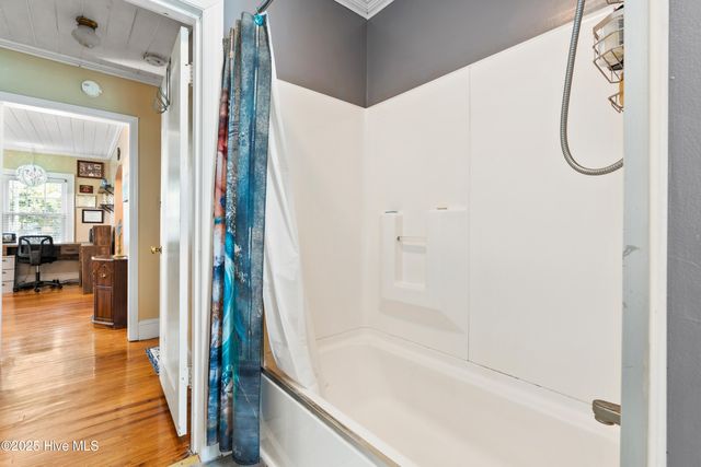 102 Lakeshore Drive, Lake Waccamaw, NC 28450