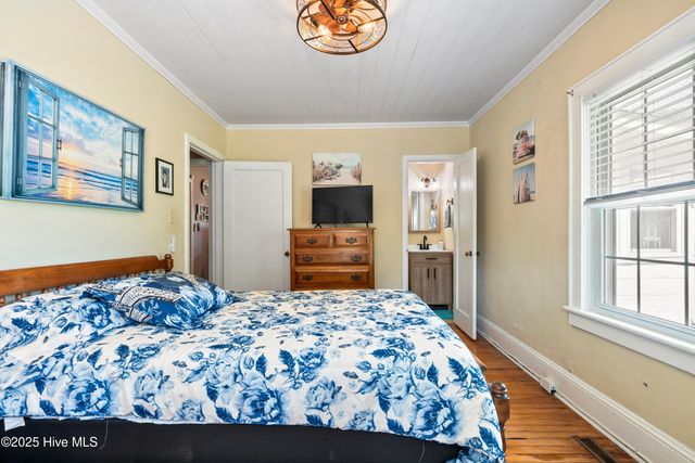 102 Lakeshore Drive, Lake Waccamaw, NC 28450