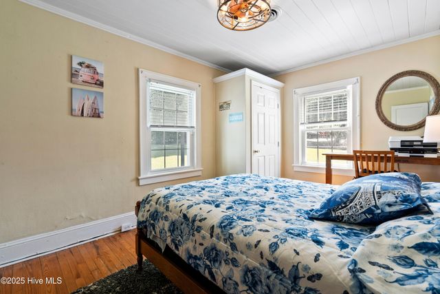 102 Lakeshore Drive, Lake Waccamaw, NC 28450