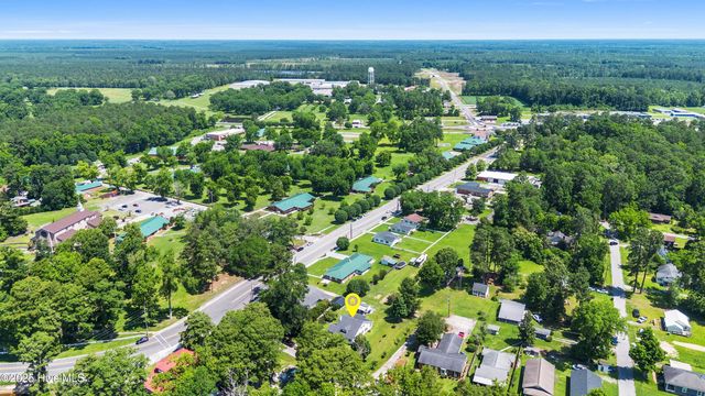 102 Lakeshore Drive, Lake Waccamaw, NC 28450