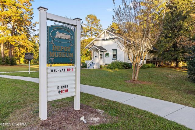 102 Lakeshore Drive, Lake Waccamaw, NC 28450