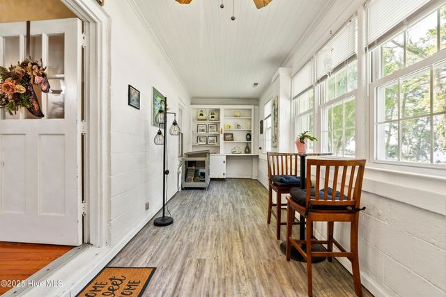 102 Lakeshore Drive, Lake Waccamaw, NC 28450