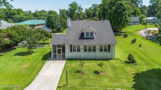102 Lakeshore Drive, Lake Waccamaw, NC 28450